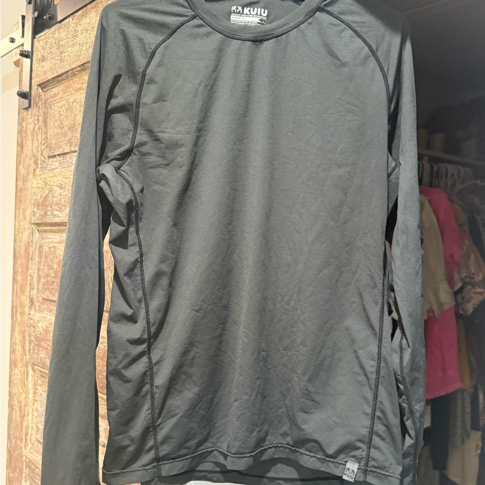 KUIU Men's Long-Sleeve Performance Crew in Dark Gray